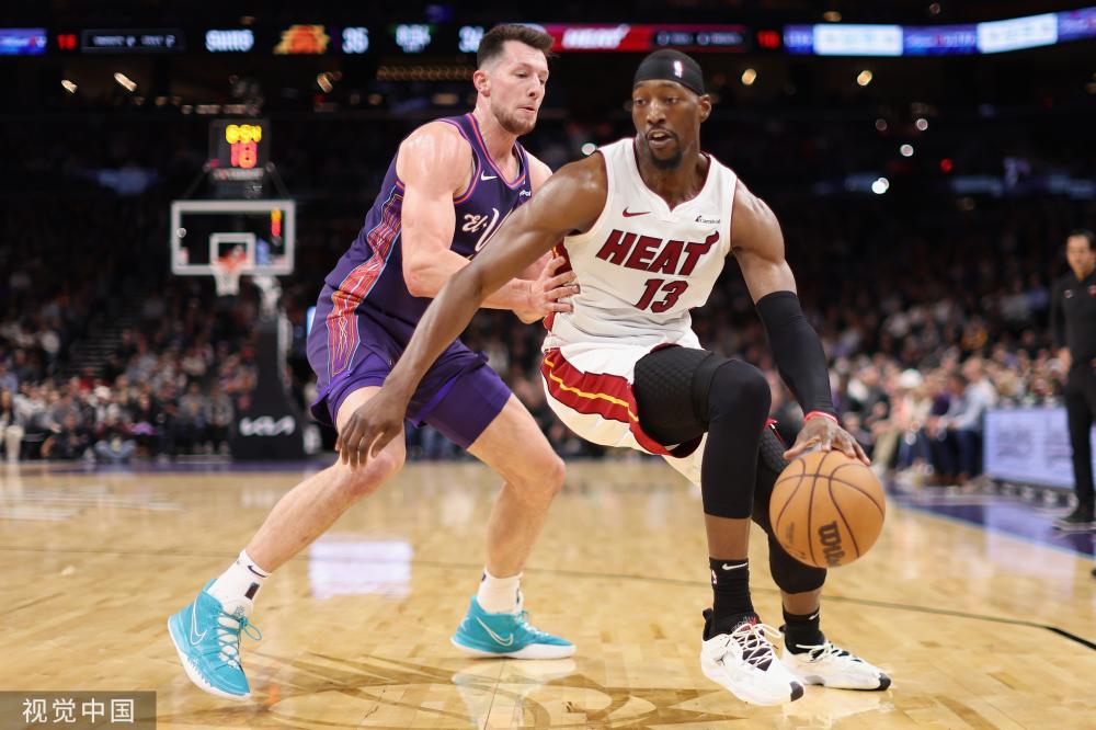 毫无悬念地 毫无悬念地